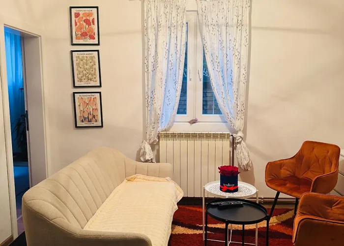 Miss Nareen\'S Central Rooms