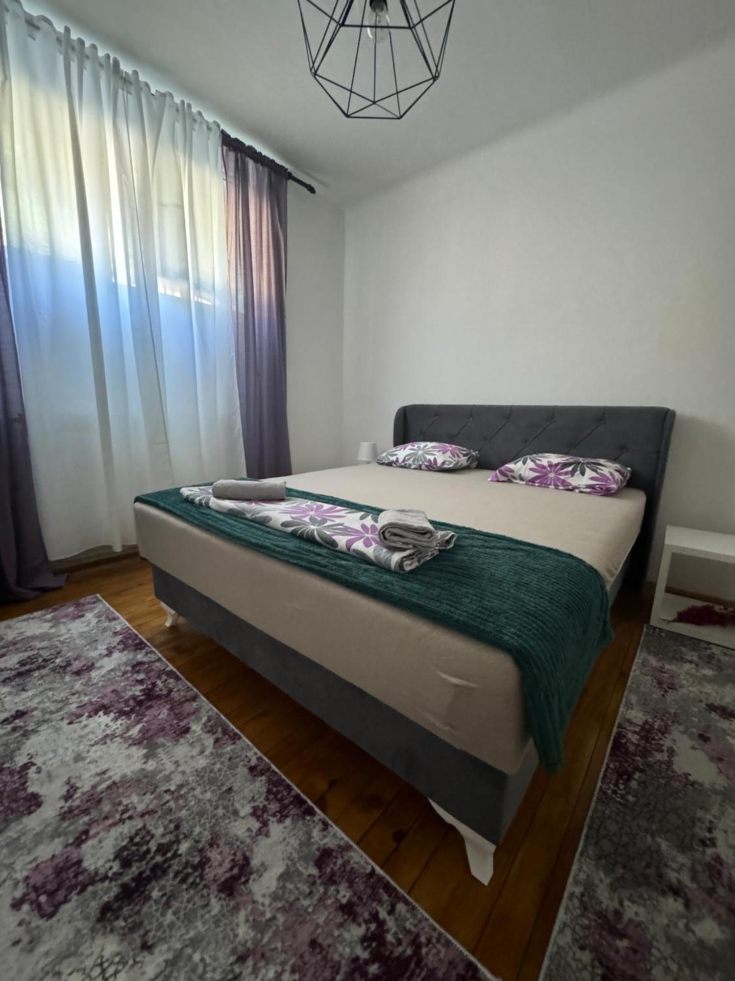 Apartma Miss Nareen's